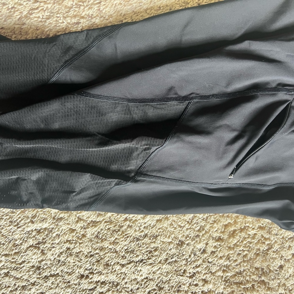 EUC Athleta workout capri leggings- size sm